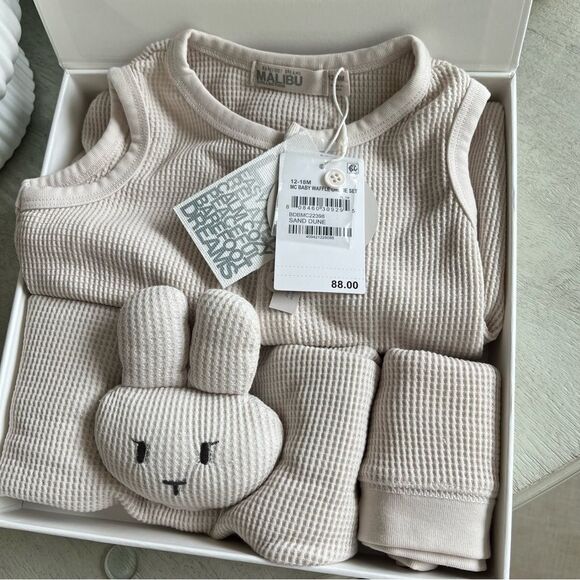 Barefoot Dreams Baby Waffle Onesie 3 Piece Set, Sand Dune Cream Sz 12-18 Mos NIB - Picture 8 of 10